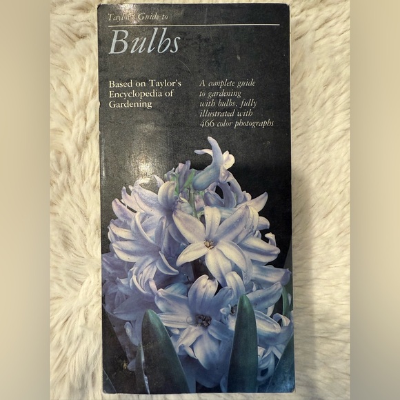 Other - Vintage 1980’s Encyclopedia of Gardening: Bulbs Book